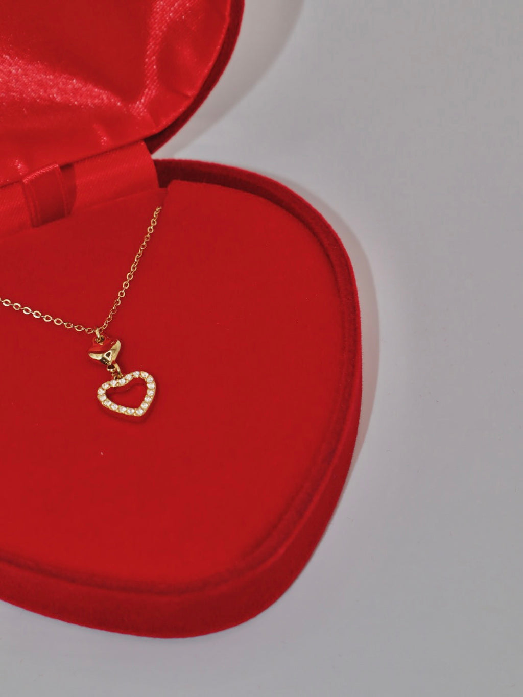 Colar Delicate Coração com zircónias