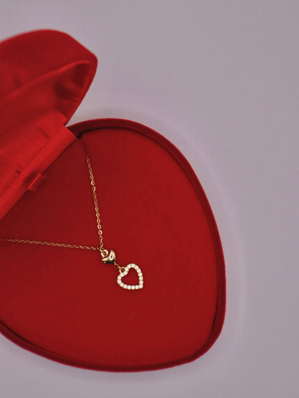 Colar Delicate Coração com zircónias